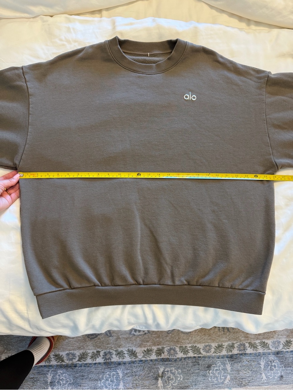 Alo Yoga Accolade Crew Neck Pullover, M - Picture 3 of 4